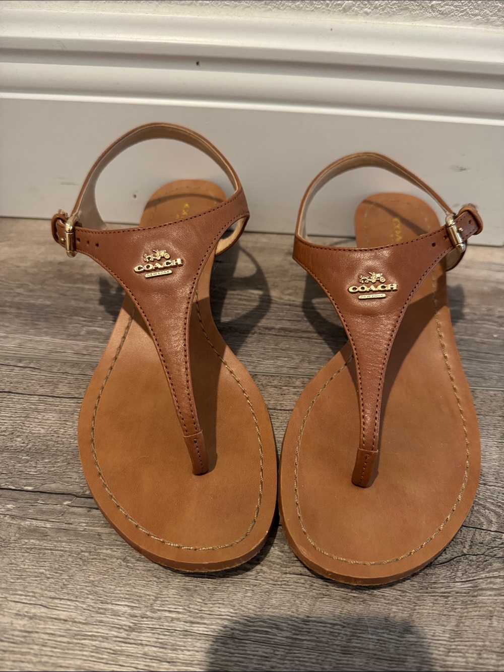 EUC Coach Brown Leather T-Strap Sandals with Gold Logo
